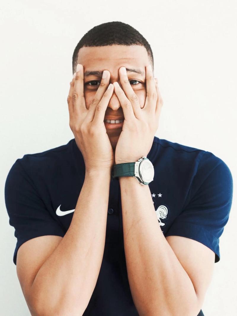 Doinb更新解说杯照片：工作照